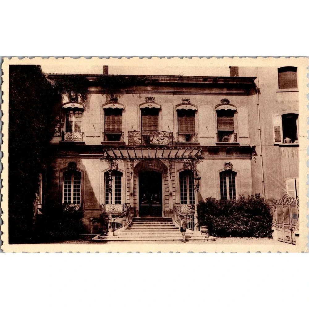 Vintage Valence-sur-Rhone La Prefecture Cour d'Honneur‎ Postcard